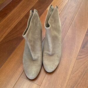 Hobbs Made in Italy Size 38 Rose Suede Ankle Boot